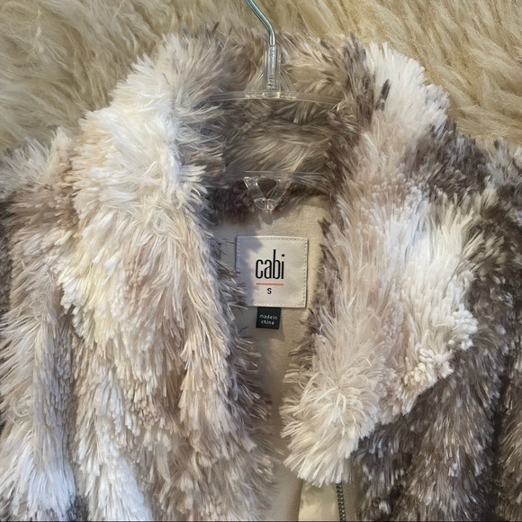 CABI Aspen Faux Fur Vest - Picture 3 of 6